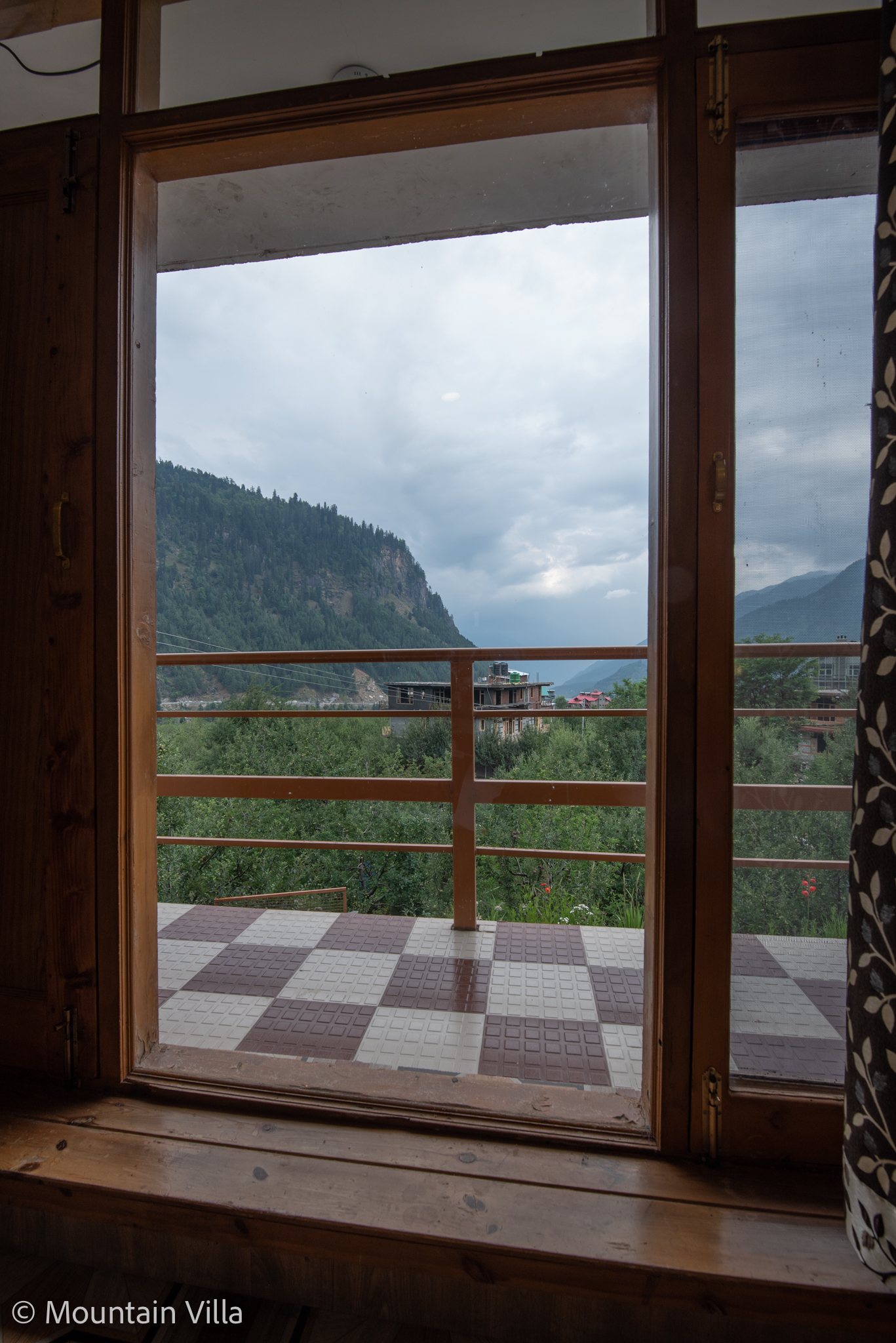 Glimpse of Mountain Villa